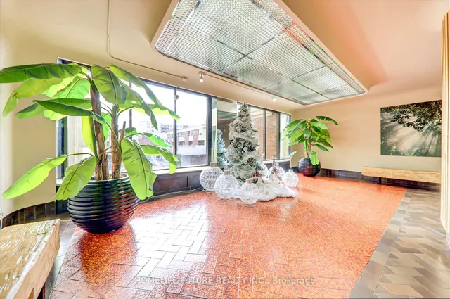 Additional image 5 of 1 Massey Sq Unit 914