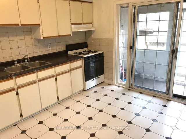 Additional image 23 of 123 Perth Ave