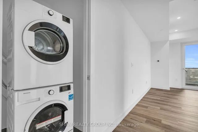 Additional image 16 of 15 Wellington St Unit 1906