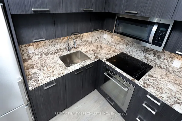 Additional image 11 of 50 Mccaul St Unit 617