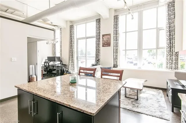 Additional image 17 of 404 King St Unit 117