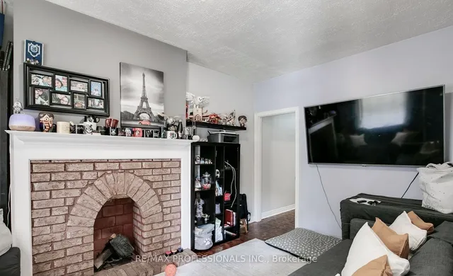 Additional image 24 of 176 Rosemount Ave