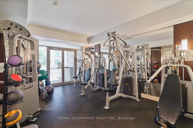 Additional image 36 of 68 Yorkville Ave Unit 304