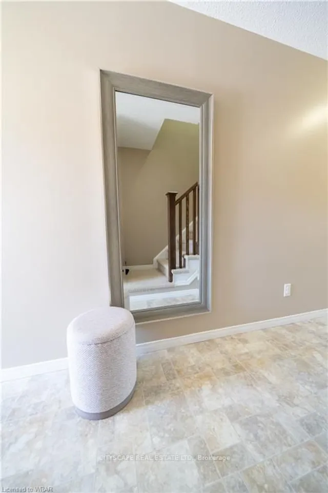 Additional image 5 of 493 Beaumont Cres