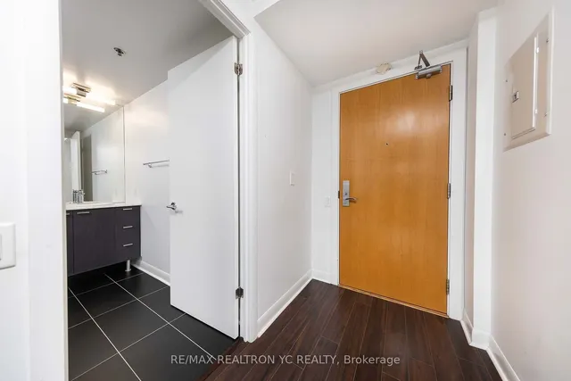 375 King St Unit 1403