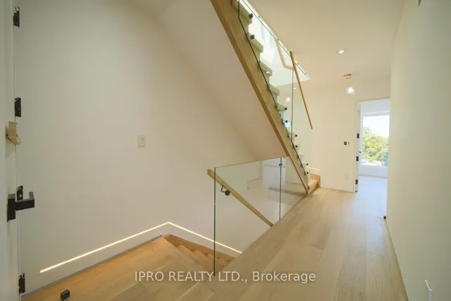 Additional image 23 of 2970B Bayview Ave