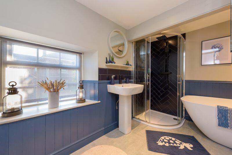 Additional image 30 of Holt