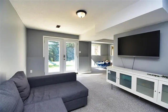 Additional image 39 of 244 MICHENER Cres