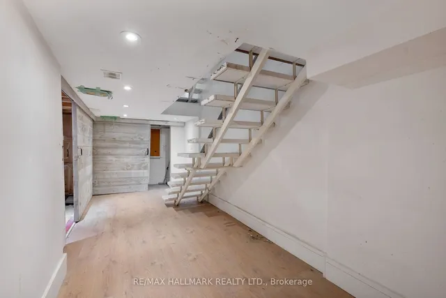 Additional image 34 of 10 Saunders Ave