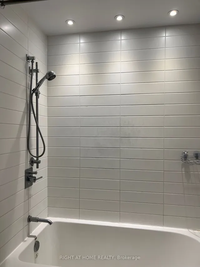 Additional image 20 of 625 Queen St Unit 408