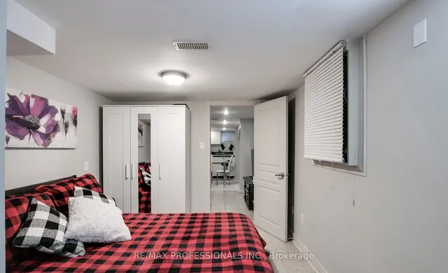 Additional image 5 of 176 Rosemount Ave