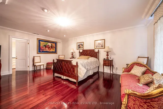 Additional image 21 of 6 Versailles Crt