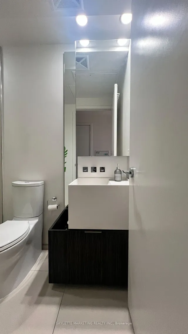 Additional image 11 of 1 Bloor St Unit 1002