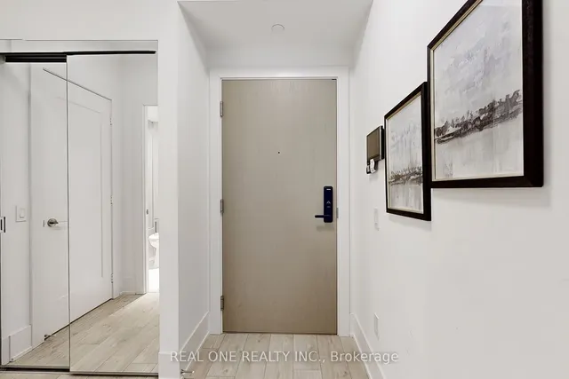 Additional image 29 of 118 Merchants' Wharf Unit 320