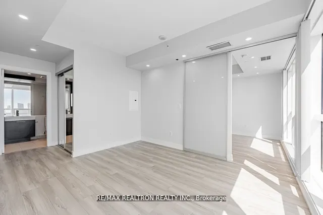 Additional image 16 of 386 Yonge St Unit 4909