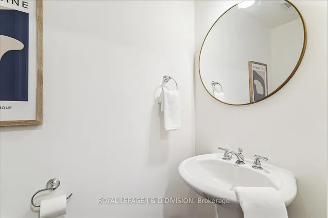 Additional image 20 of 365B Roehampton Ave