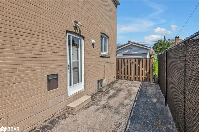 Additional image 21 of 55 Laurel Ave