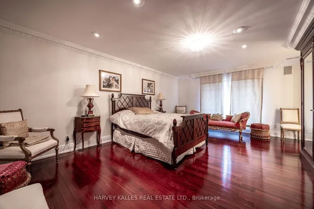 Additional image 20 of 6 Versailles Crt