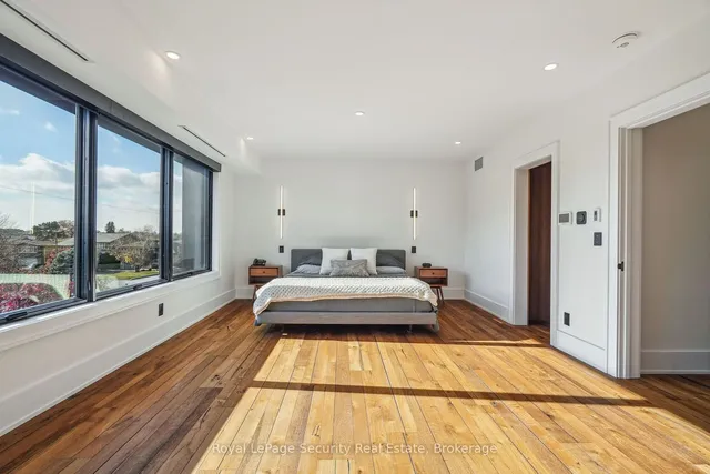 Additional image 23 of 24 Carousel Crt