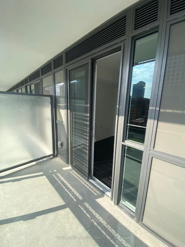 Additional image 10 of 39 Roehampton Ave Unit 710