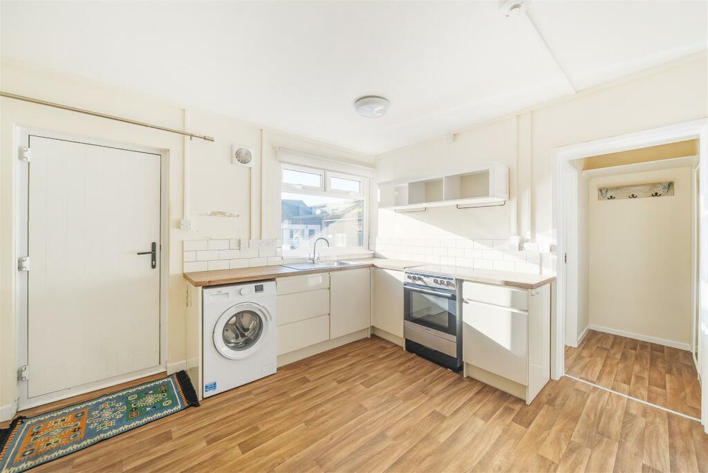 Additional image 2 of Wylye