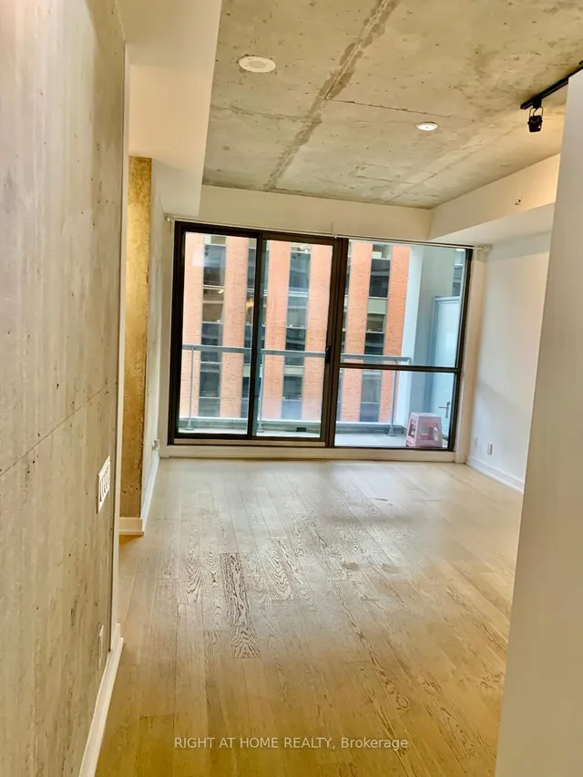 Additional image 4 of 39 Brant St Unit 919