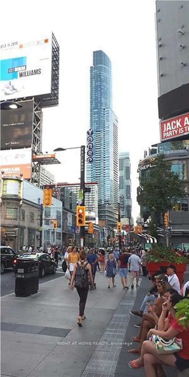 Additional image 26 of 388 Yonge St Unit 7405