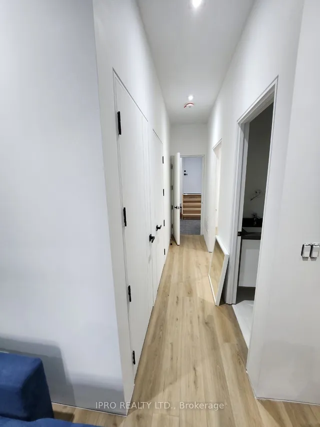 Additional image 33 of 2970B Bayview Ave