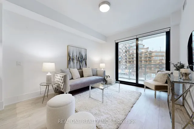 Additional image 12 of 118 Merchants' Wharf Unit 320