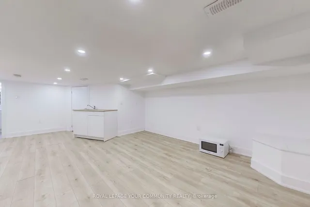 Additional image 30 of 196 Lawrence Ave