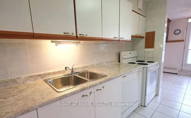 Additional image 8 of 541 Blackthorn Ave Unit 405
