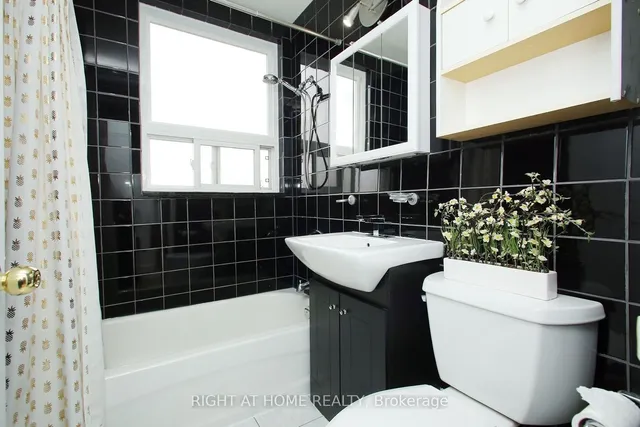 Additional image 13 of 59 Neptune Dr Unit 301