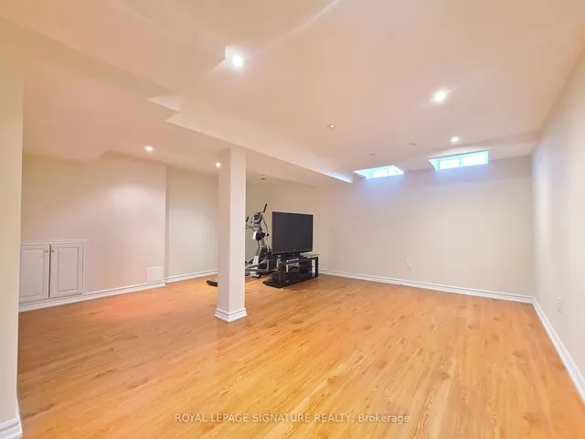 Additional image 34 of 54 Wyper Sq