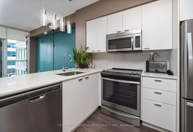 Additional image 28 of 30 Roehampton Ave Unit 506
