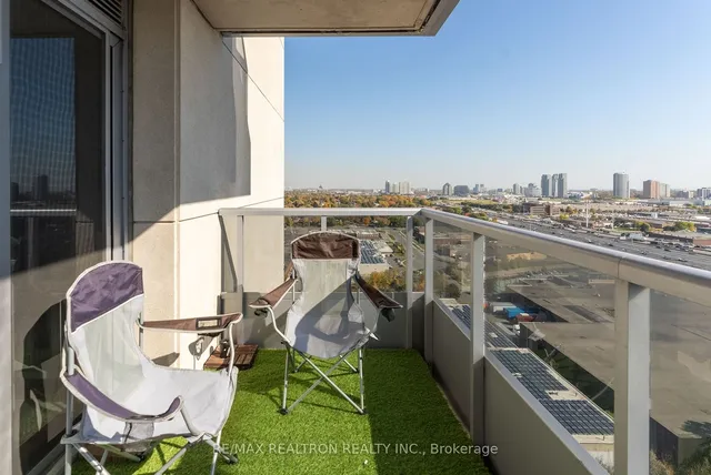 Additional image 23 of 151 Village Green Sq Unit 2102