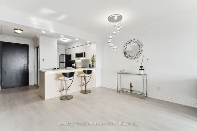 Additional image 32 of 2 Clairtrell Rd Unit #1008