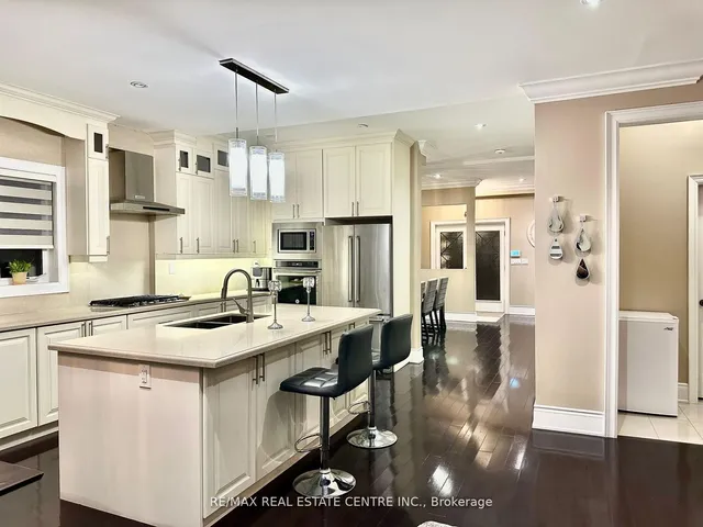 Additional image 10 of 110 Allenby Ave