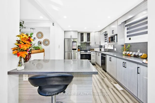 Additional image 7 of 150 Lord Roberts Dr