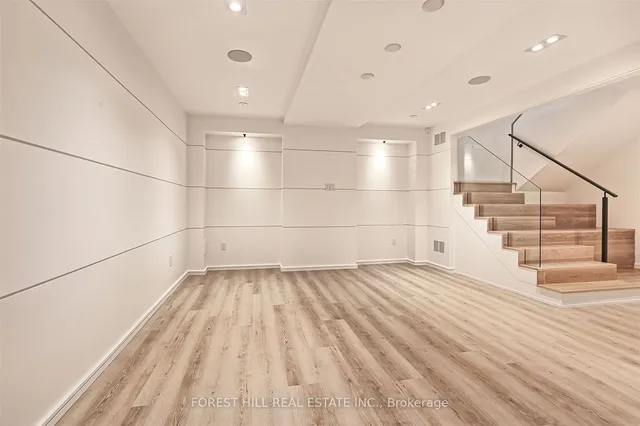 Additional image 35 of 127 Welland Ave