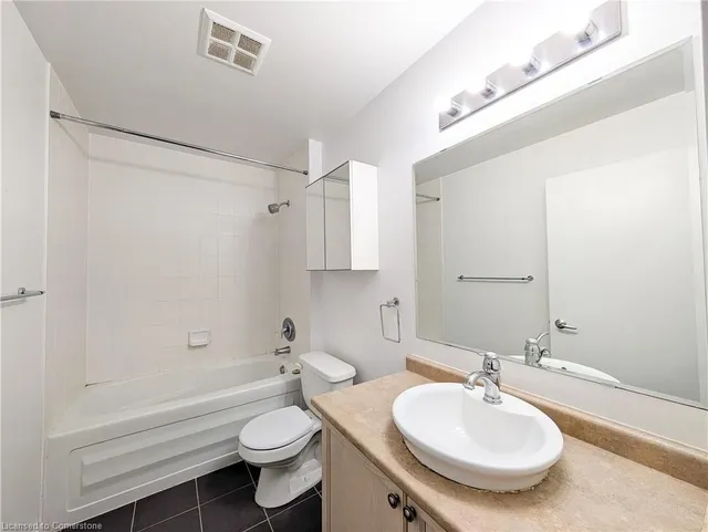 Additional image 22 of 404 King St Unit 316