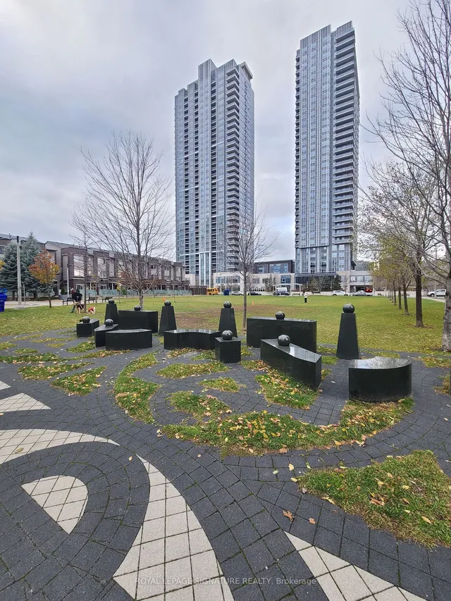 Additional image 29 of 275 Village Green Sq Unit 1223