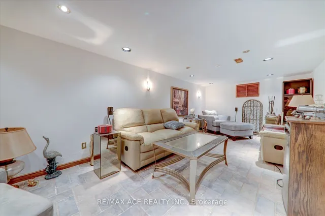 Additional image 28 of 31 Crosland Dr