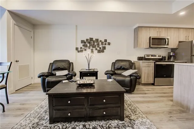 Additional image 14 of 600 Victoria St Unit 9