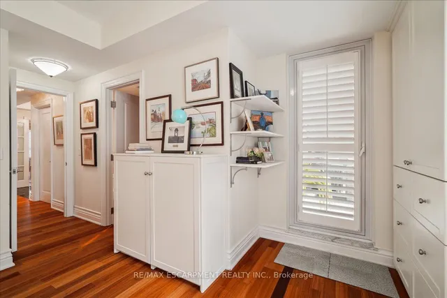 Additional image 30 of 68 Yorkville Ave Unit 304