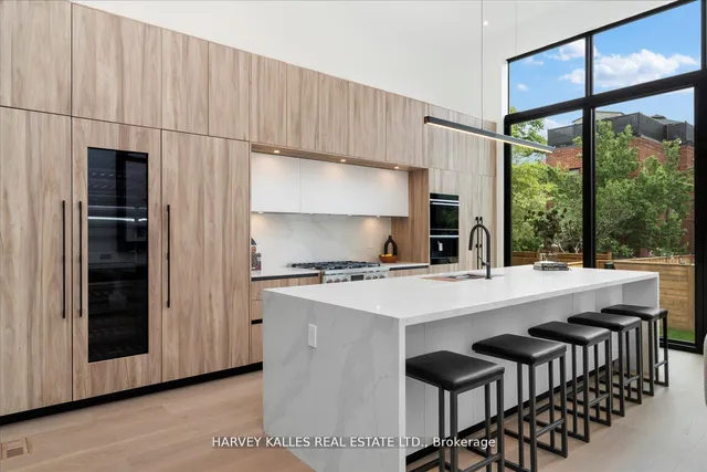 Additional image 6 of 697 Richmond St