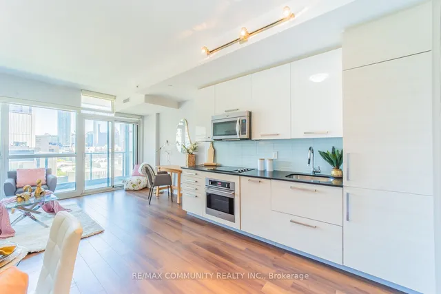 Additional image 13 of 210 Simcoe St Unit 1210