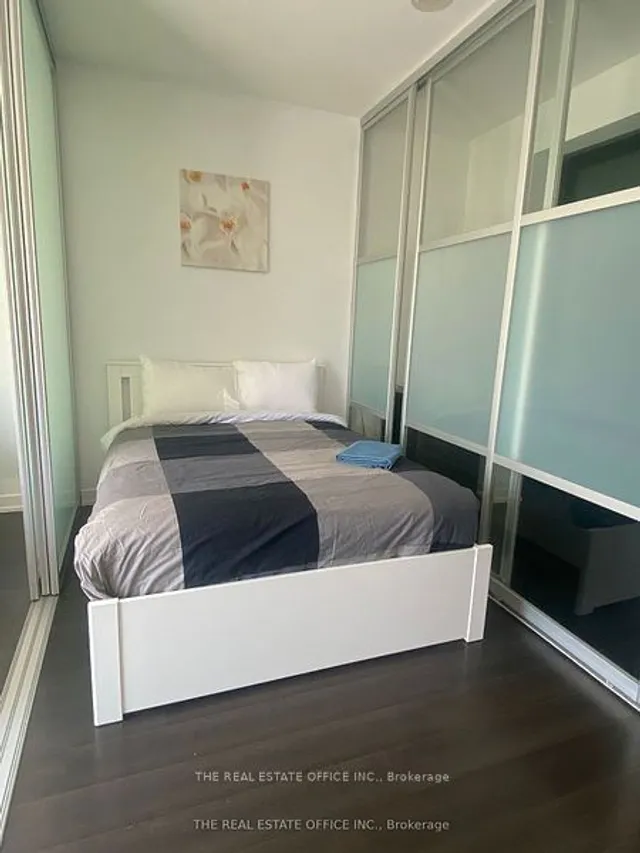 Additional image 29 of 112 Fort York Blvd Unit G09