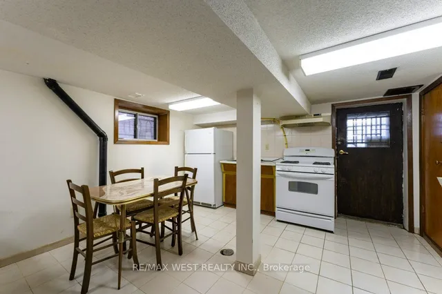 Additional image 23 of 26 Greenlaw Ave