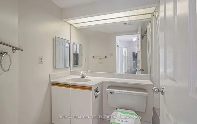 Additional image 21 of 99 Harbour Sq Unit 1702