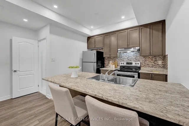 Additional image 9 of 35 Heron Park Pl Unit 12